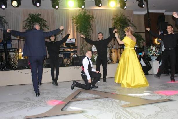 İzmit Belediye Başkanı Hürriyet'in oğlunun sünnet düğününe siyasetçi akını