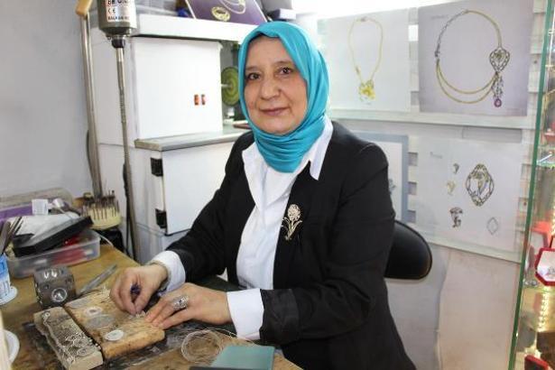 Telkari ve kazaziye sanatçısı Remziye Erdem, başarı hikayesiyle kadınlara rol model oluyor