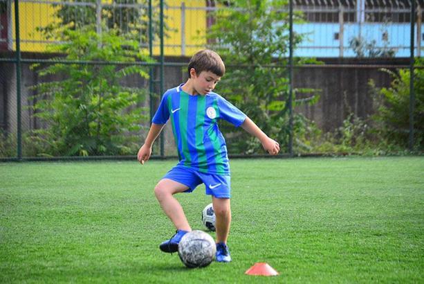 Üzerine kale direği devrilen Yiğit hayatını kaybetti