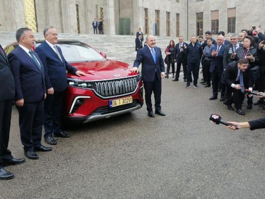 Bakan Varank, Meclis'e Togg ile  geldi