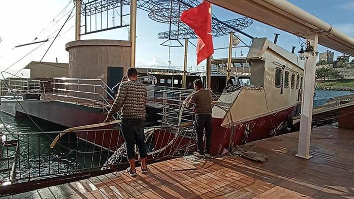 Bodrum'daki sağanak ve fırtınada karaya vuran yüzen disko için su tahliyesi başlatıldı