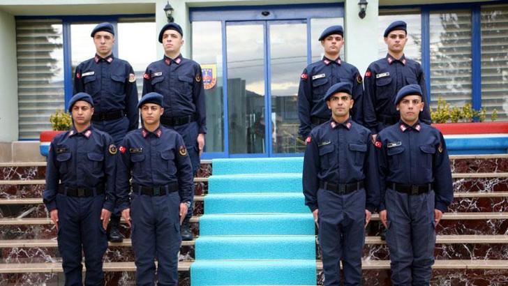 4 ikiz kardeş, aynı yerde asker