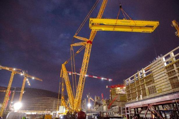 Akkuyu'da köprülü vincin montajına başlandı