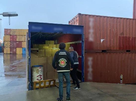 İzmir'de kaçak 4 milyon doldurulmuş sigara ele geçirildi