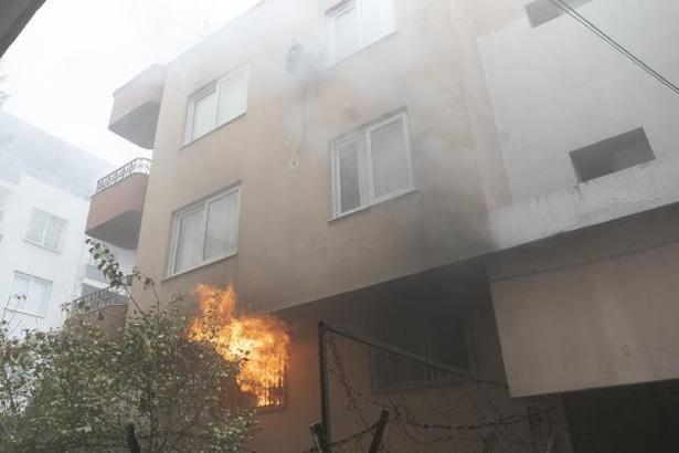 Mersin'de otomotiv servisinde yangın