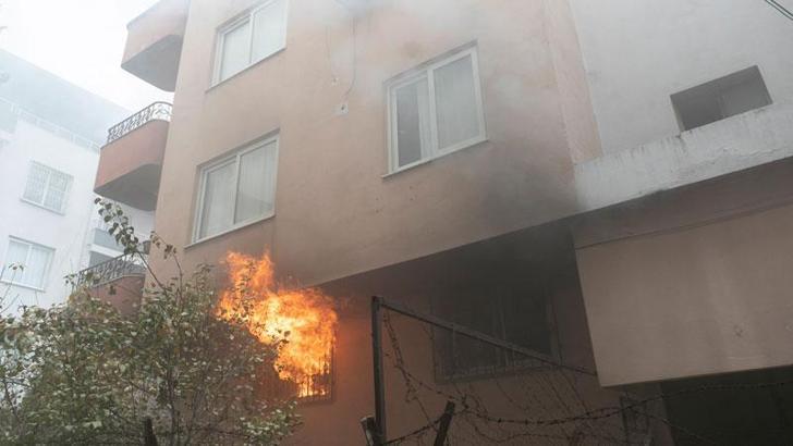 Mersin'de otomotiv servisinde yangın