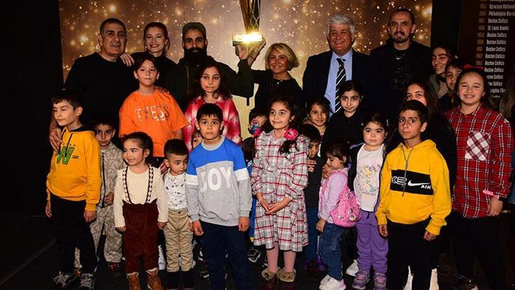 Romatoloji hastası çocuklara NBA sergisi ve ünlü isimlerle tanışma sürprizi