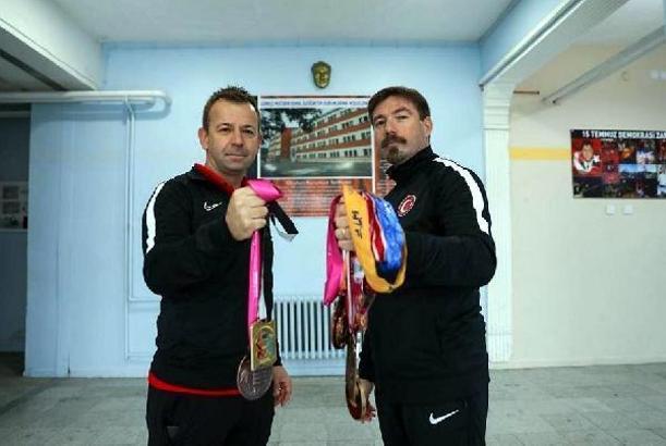 İzmirli öğretmenlerin taekwondo başarısı