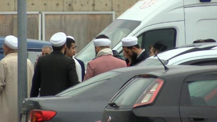 6 yaşındaki kızın evlendirilmesi: Adliye önünde destek açıklaması