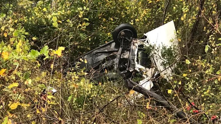 Otomobil, uçuruma yuvarlandı: 2 yaralı