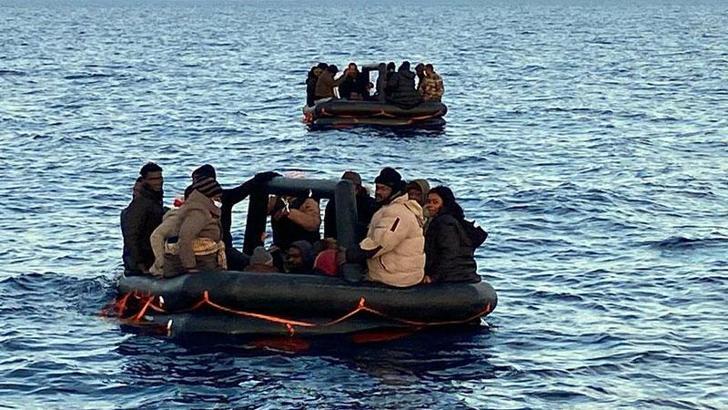 Bodrum açıklarında Yunan unsurlarının ittiği 124 kaçak göçmen kurtarıldı