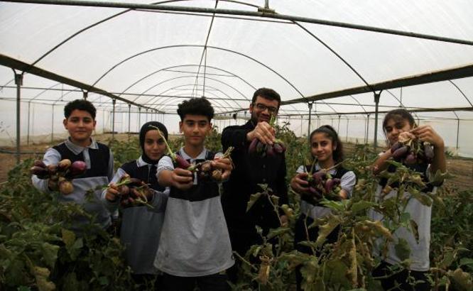 Okulda üretilen ürünler, stantlarda satılıyor