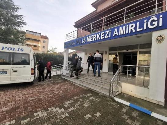 Sakarya’da 44 kaçak göçmen yakalandı; 2 gözaltı