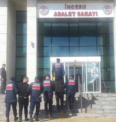 Kayseri'de kamyondan hırsızlık yapan 2 kişiye gözaltı