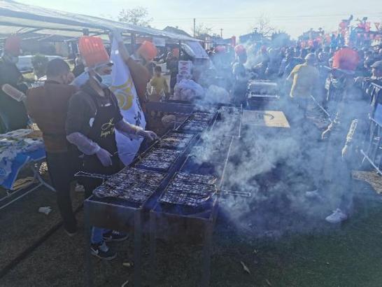 Samsun'da 55 metrelik pide, saniyeler içinde tüketildi