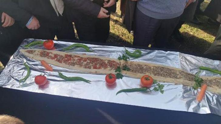 Samsun'da 55 metrelik pide, saniyeler içinde tüketildi