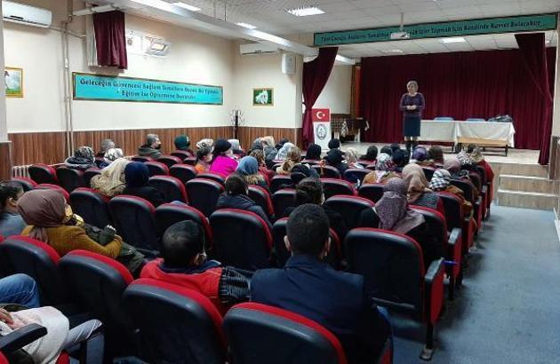 İzmir İl Milli Eğitim Müdürlüğü'nde 'Aile Okulu' projesi sürüyor