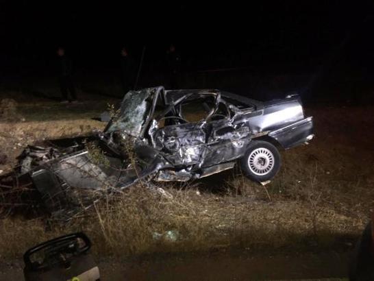 Otomobil ile minibüs çarpıştı; 2 ölü, 5 yaralı