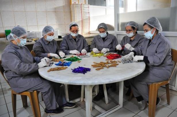 Manisa'da saçılacak 7 ton mesir macununun yapımına başlandı