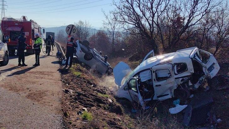 Bursa'da kaza: Araçtan fırlayan 5 yaşındaki Azra ile birlikte 4 yaralı