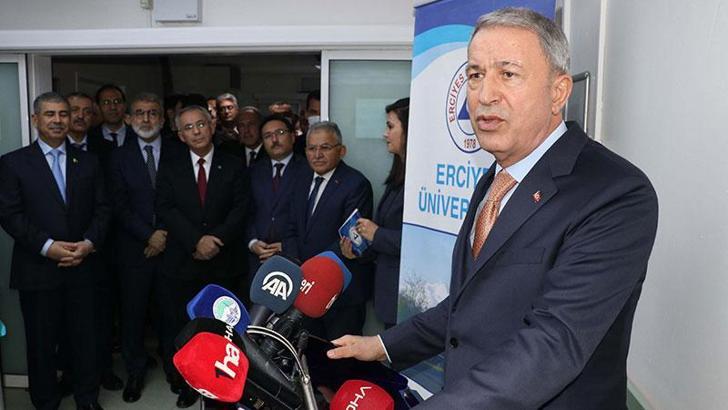 Bakan Akar’dan hastane ziyareti