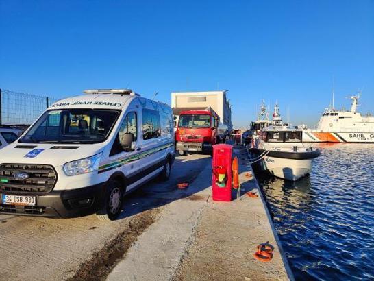 Yunan unsurlarınca geri itilen 43 göçmen kurtarıldı; 1'i hamile, 2 kadının cesedine ulaşıldı (2)