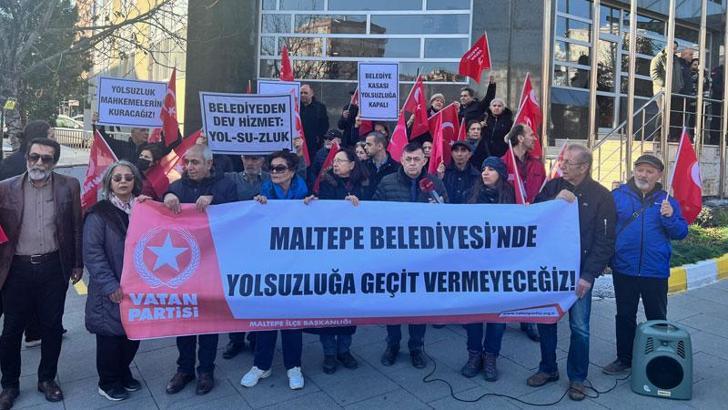 Maltepe Belediye önünde "ayakkabı" protestosu