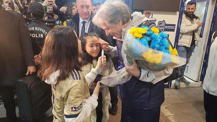 Minik taraftarlardan Jorge Jesus'a Trabzon'da sevgi gösterisi