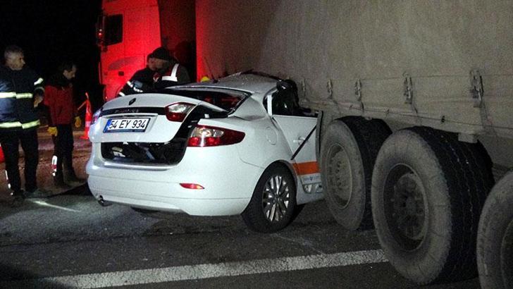 'Yasak' noktadan dönüş yapan TIR'a çarpan otomobilin sürücüsü öldü