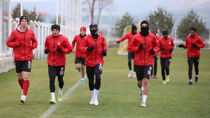 Sivasspor, Galatasaray maçının hazırlıklarına ara vermeden başladı