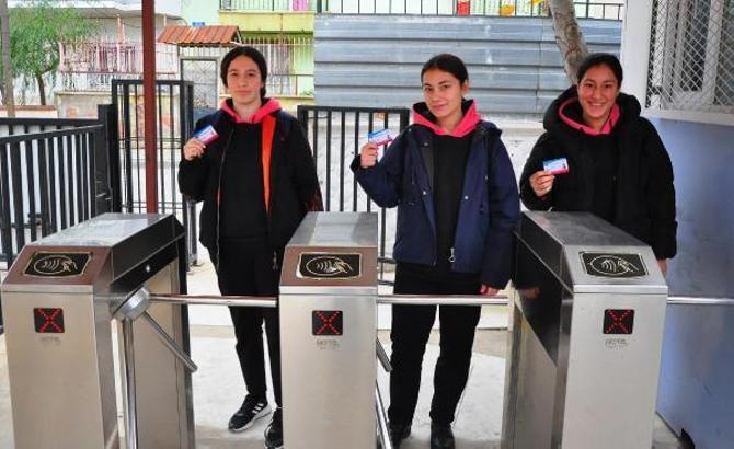 Kameralı turnike sistemi ile öğrenciler sıkı takipte