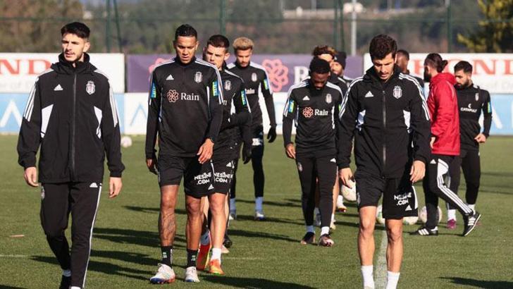 Beşiktaş, Adana Demirspor hazırlıklarına ara vermeden başladı
