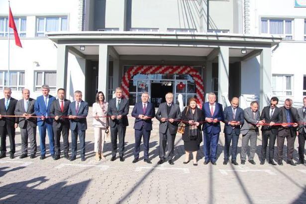 Adana’da Hüsnü Özyeğin Ortaokulu açıldı