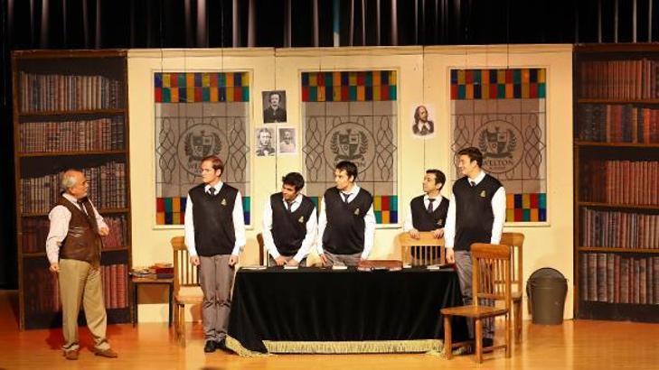 Başakşehir'de "Ölü Ozanlar Derneği" oyunu sahnelendi