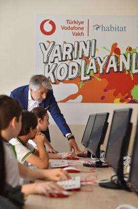 Vodafone Vakfı’ndan, 2022’de binlerce çocuk ve kadına teknolojik destek