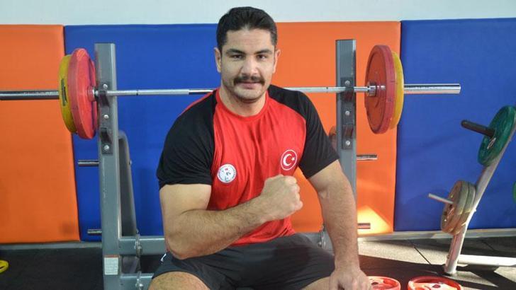 Türk güreşinin gururu Taha Akgül, dünyanın en iyi güreşçisi seçildi