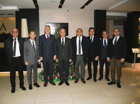 Başkan Zeydan Karalar müteahhitlerle bir araya geldi