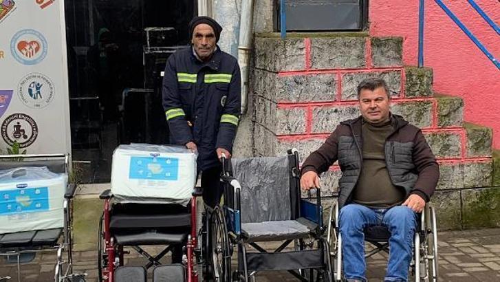 Temizlik işçisi promosyon ödemesiyle tekerlekli sandalye bağışladı