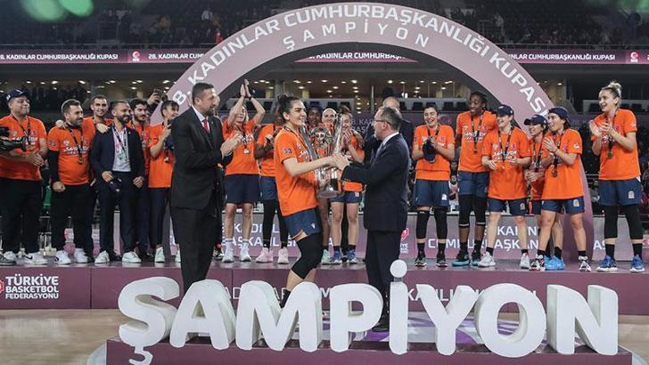 28. Kadınlar Cumhurbaşkanlığı Kupası'nın sahibi ÇBK Mersin Yenişehir Belediyesi