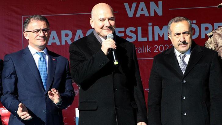 Bakan Soylu, Van'da, emniyet ve jandarmaya alınan araçların teslim törenine katıldı