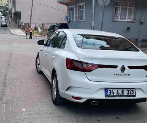 Sultangazi'de çaldığı montun cebindeki anahtarı farkeden şüpheli otomobili de çaldı