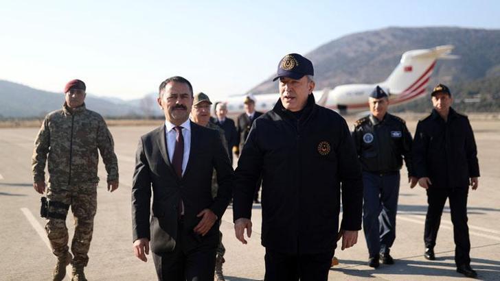 Bakan Akar ve beraberindeki TSK komuta kademesi Gökçeada'da