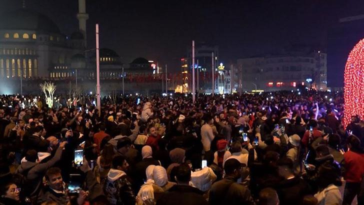Türkiye yeni yıla coşkuyla girdi! İşte yurttan yeni yıl kutlamaları