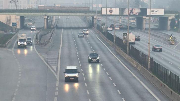 Yılın ilk günü İstanbul'da yollar boş kaldı