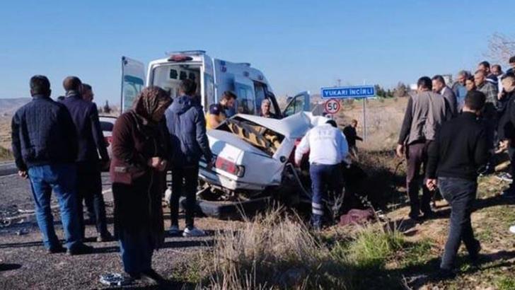 Şanlıurfa'da 2 otomobilin çarpıştığı kazada anne- baba ve 4 yaşındaki kızları öldü