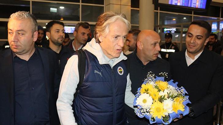Fenerbahçe'ye Antalya'da coşkulu karşılama