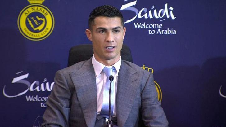 Al-Nassr, Cristiano Ronaldo için taraftarlara açık imza töreni düzenledi