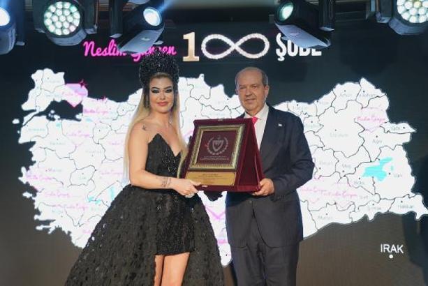 Kadın girişimci 120. şubesinin kutlamasını Kıbrıs’ta ünlü şarkıcılarla yaptı