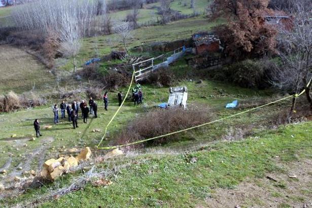 Tokat'ta hafif ticari araç devrildi: Anne ve kızı öldü, 3 yaralı