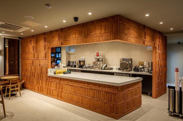 Starbucks, yeni arabaya servis mağazasını açtı